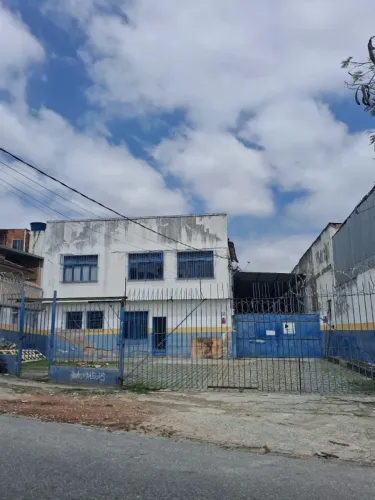 Galpão para Locação em Rio de Janeiro, Penha, 4 banheiros