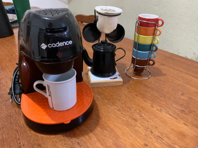 Cafeteira Elétrica + Kit de café