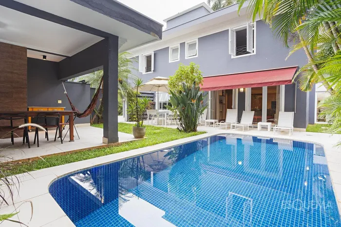 Casa com piscina no Jardim Guedala