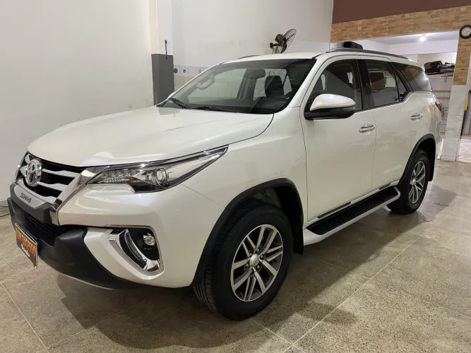 Toyota Hilux SW4 SRX 4X4 2.8 TDI 16V Dies. Aut. 2019