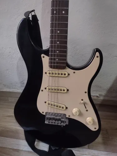 Contra baixo Tagima e Guitarra Yamanha