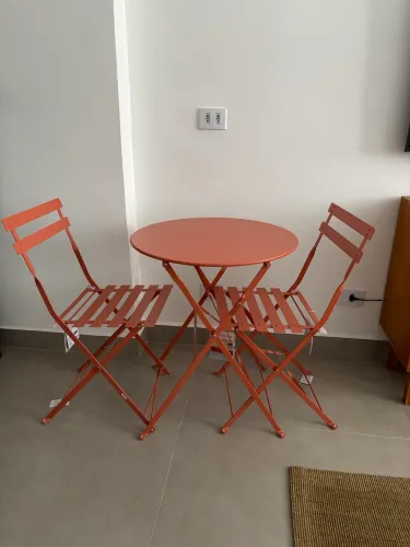 mesa com cadeiras novas