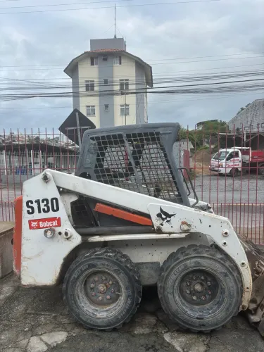 Vendo Bob Cat 130 carregadeira 