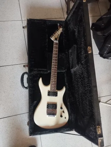 Stratocaster Attak y by Quest made Japao