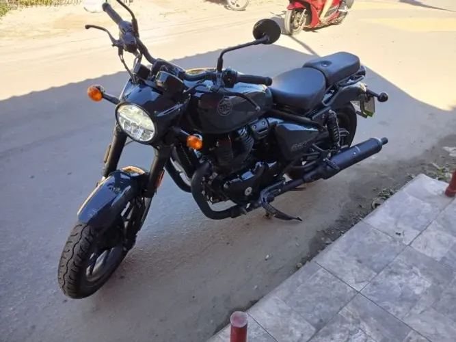 Moto Royal Enfield super meteor 650 celestial