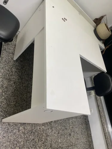 Mesa de escritório em L