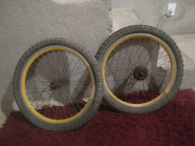 Vendo rodas de bike aro 24 completas 