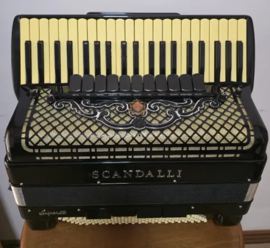 Acordeon Elka - Terça de voz - 120 baixos - Remodelado Scandalli