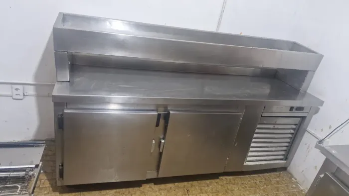 Balcão refrigerado mais condimenteira pizzas