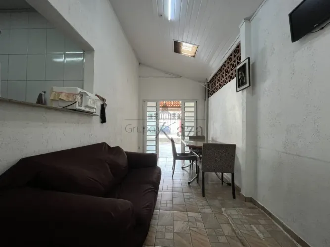 Oportunidade - Casa com 3 Edículas - Parque Industrial - 216m².