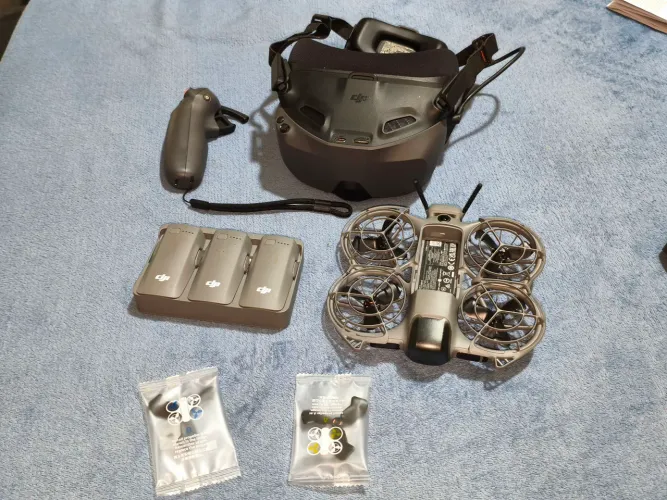 DJI Neo 2 Fly More Combo (Com DJI Motion 3 e Goggles N3)