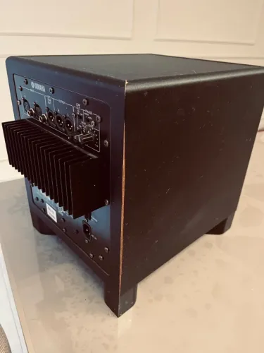 Yamaha HS10W Subwoofer de Estúdio Profissional