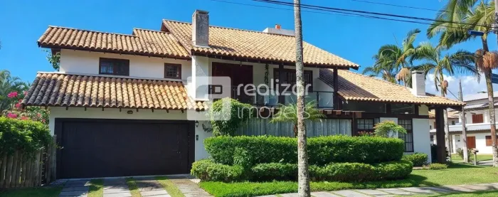 Casa de 4 quartos no Bairro Jurerê - Florianópolis