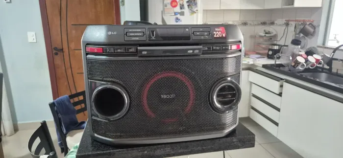 Vendo Aparelho Som LG 220W