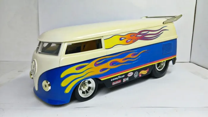 Miniatura Volkswagen Drag Bus 1/18