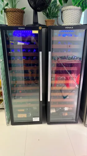 2 adegas climatizadas Venax 60 garrafas cada (127v)