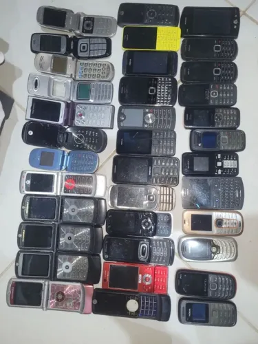 Lote 2 coleção de celular antigo pecas brinde 50 baterias mistas