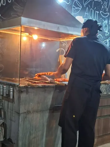 CHURRASQUEIRO , GARÇOM  E BARMAN -ORÇAMENTO SOMENTE  >71) 9_9_2_3_2-5_3_0_1