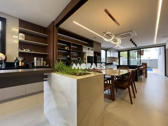 Casa em Condomínio Fechado com 3 suítes, 4 vagas, à venda, 450 m² venda por R$ 3.700.000 -