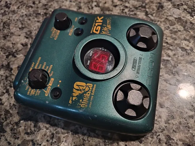 Pedaleira de Guitarra Zoom G1K Kiko Loureiro Signature Clássica Primeiro Dono!