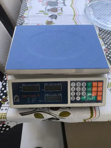 Balança eletrônica.
