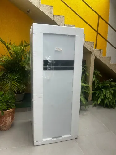 Geladeira midea lacrada 220v
