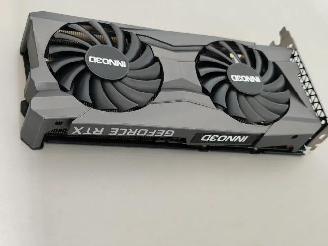 NVIDIA RTX 3050 8GB Inno3D impecável
