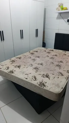 Colchão casal D33 - usado, mas sem partes fundas