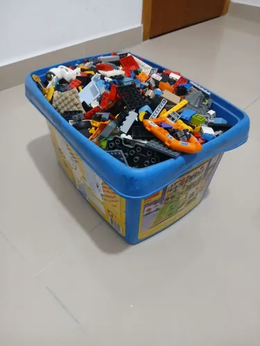 Caixa de lego com mais de 5000 peças