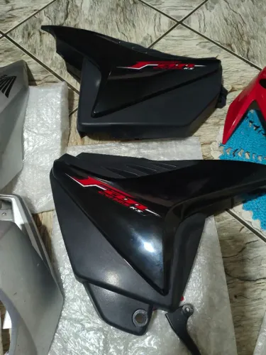 Tampas lateral da fan 125 ks preta
