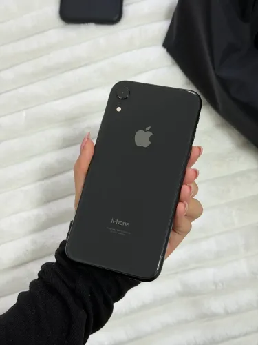 iPhone XR preto 64GB