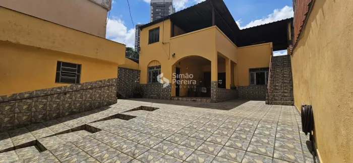 Casa Linear à Venda no Bairro Teixeiras  Juiz de Fora/MG | Quintal, Terraço e Quitinete