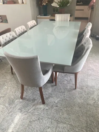 Mesa de jantar com 8 cadeiras
