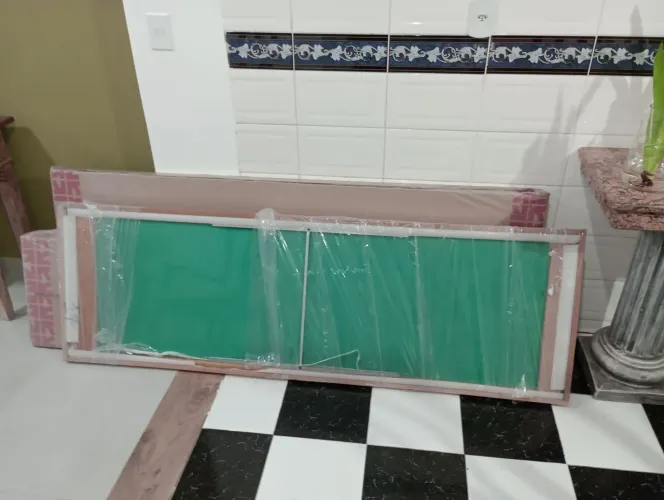 Vende-se guarda Roupa casal 3 portas novo na caixa