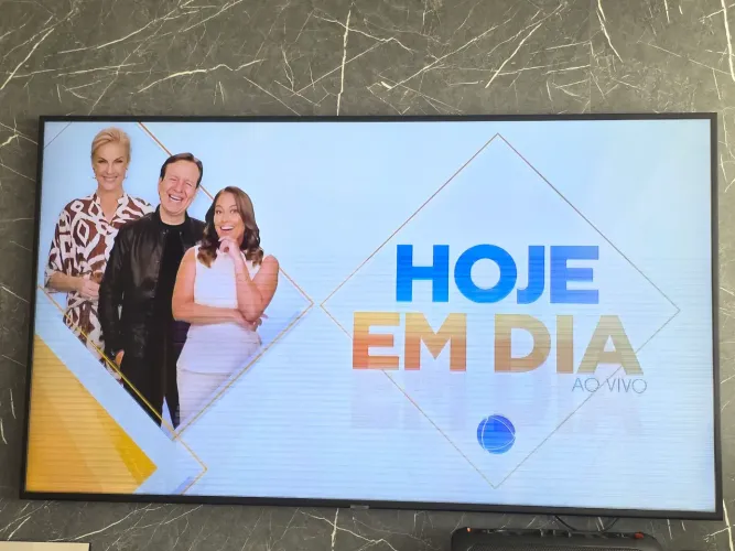 TV Samsung 75 Polegadas 4K Smart - COM DEFEITO - R$ 1.800