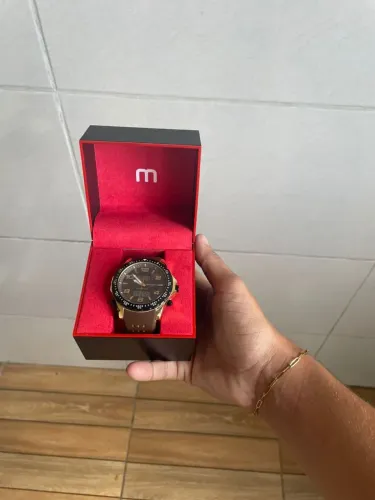 Vende-se relógio em perfeito estado, comprei ele em itabaiana !