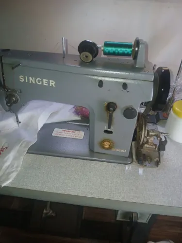 Maquina  bordado singer A21A201A 
