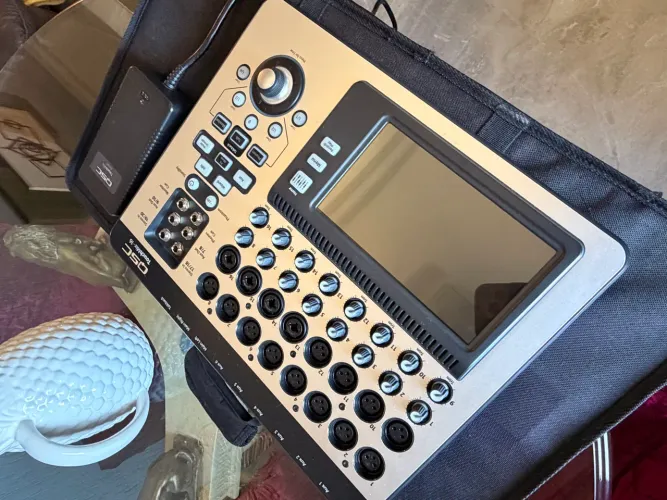 Mesa de som QSC TouchMix 16