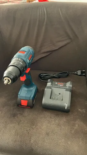 Parafusadeira/Furadeira de Impacto Bosch GSB 183-LI 18V - Zerada (Sem Uso)