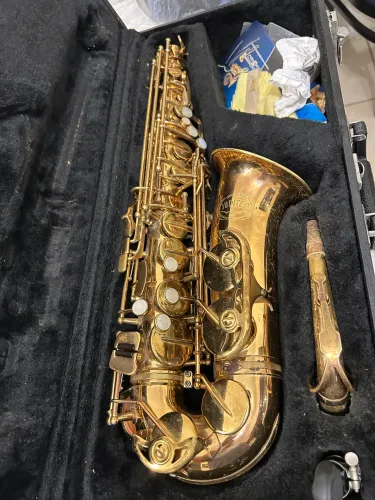 Saxofone Alto Jupiter dourado
