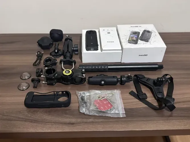 Insta 360 X4 + Suportes para moto