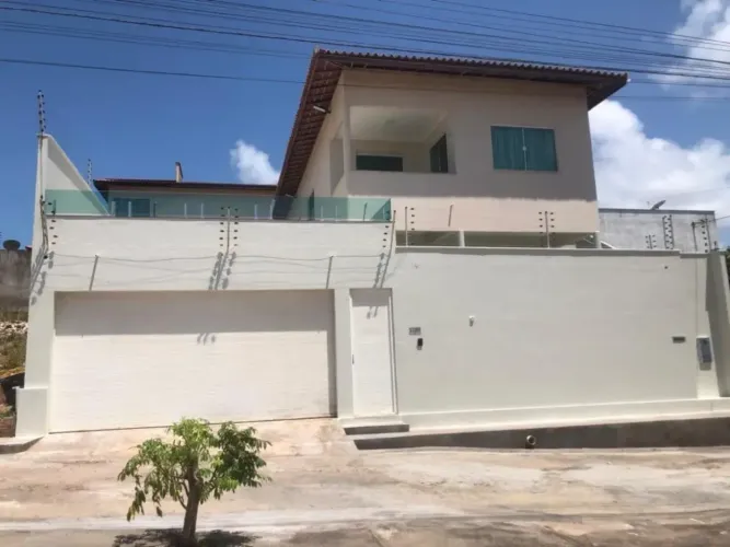 Casa para venda possui 361 metros quadrados com 4 quartos e 3 suítes.