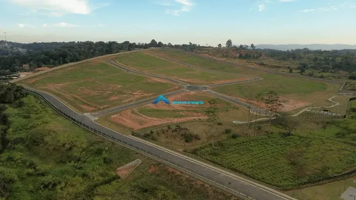 Terreno a Venda C/ 1.000 M², Topografia em aclive, Próximo ao Lazer, Cond. Tamboré Jundiaí