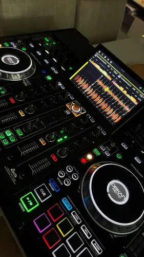 Controladora Denon Prime 4