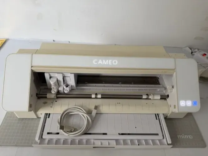 Silhouette Cameo 4