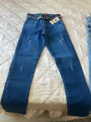 Calça jeans nova com cinto -7 a 9 anos