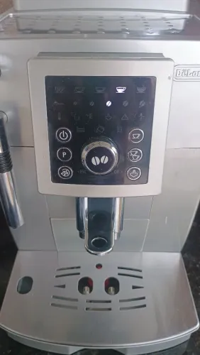 Cafeteira expresso delonghi automática