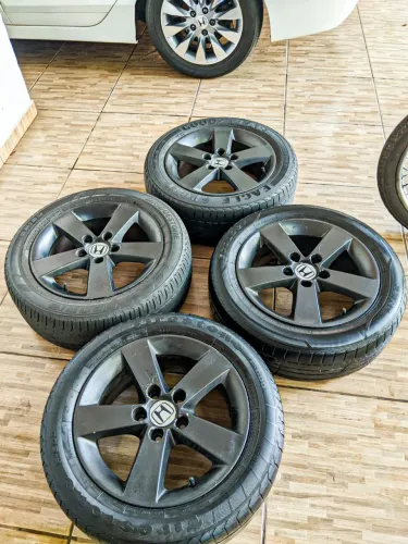 Vendo jogo de rodas 5 furos 