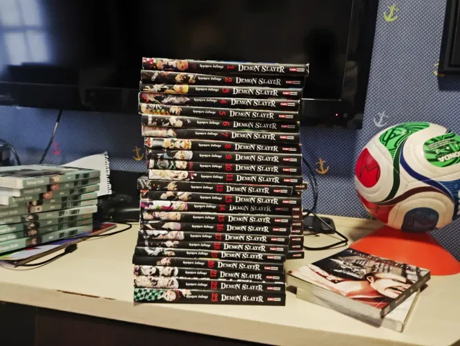 Demon Slayer Vol. 1-23 + 3 extras 
