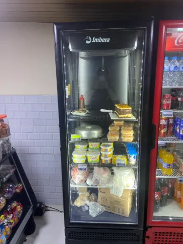 Geladeira expositora imbera no plástico